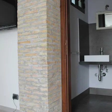 Domus Claudia - *