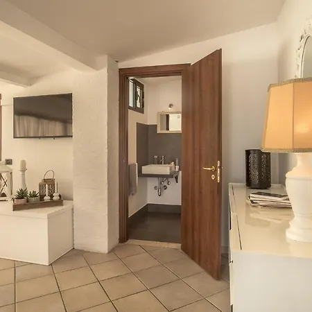 Domus Claudia - *